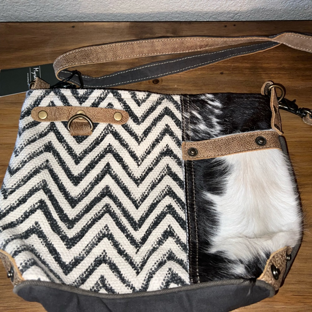 Brand new, with tags! Myra bag style: Galeecha Shoulder Bag S-1283